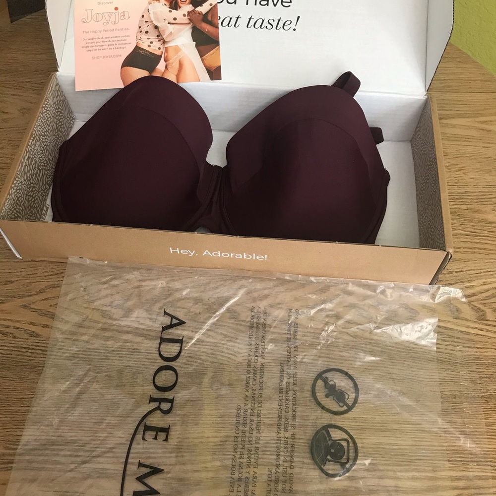 Bikini Top 46DD, NWT in original box.